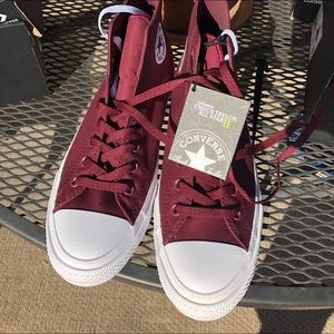 Size 10 chuck Taylor’s 2. Converse maroon